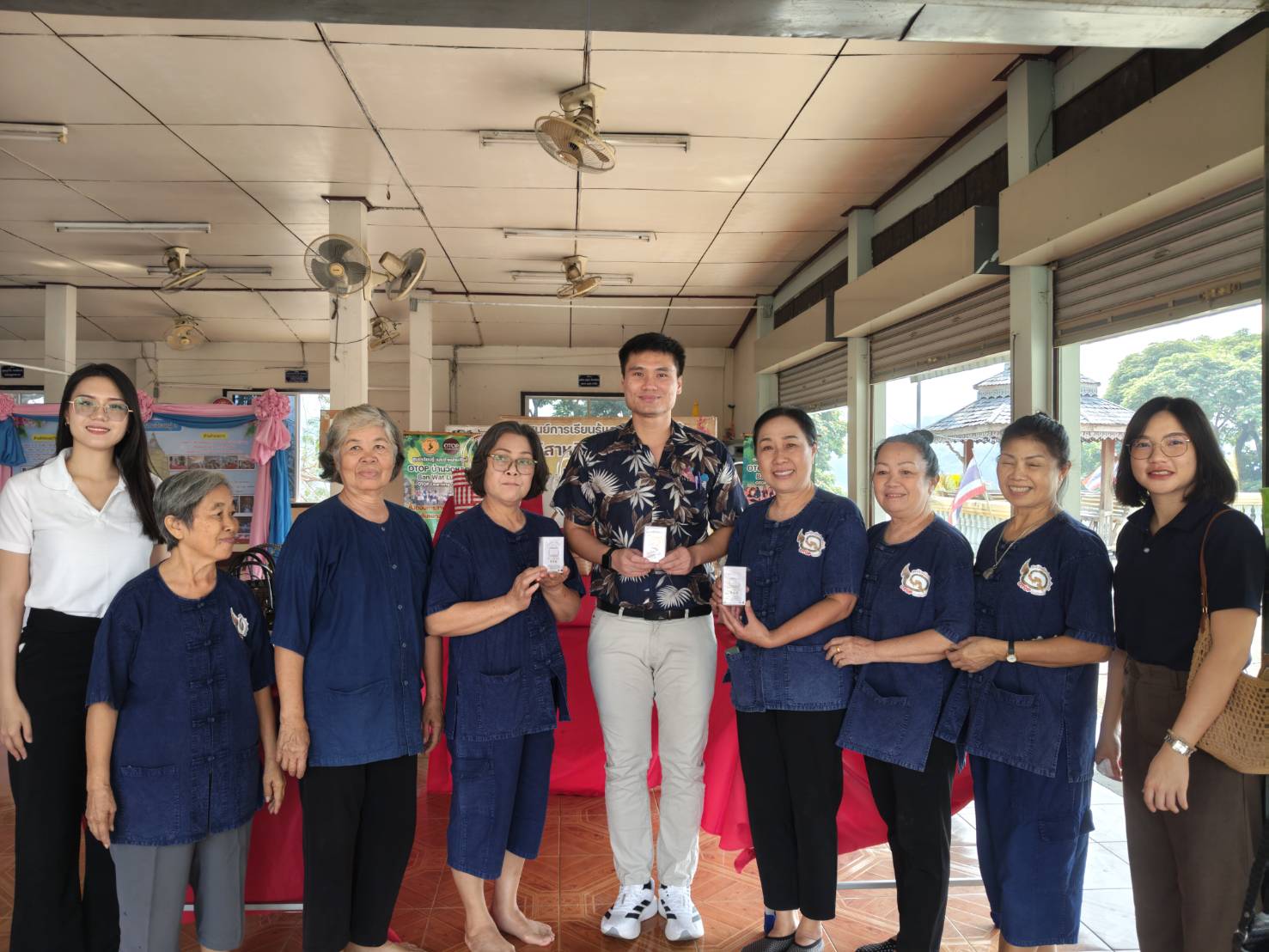 พช.เชียงของ ลงพื้นที่ otop บ้านวัดหลวง ติดตามการแปรรูปขยะพลาสติก สร้างมูลค่าเพิ่ม เตรียมความพร้อมคัดสรร มชช. ปี 2569 