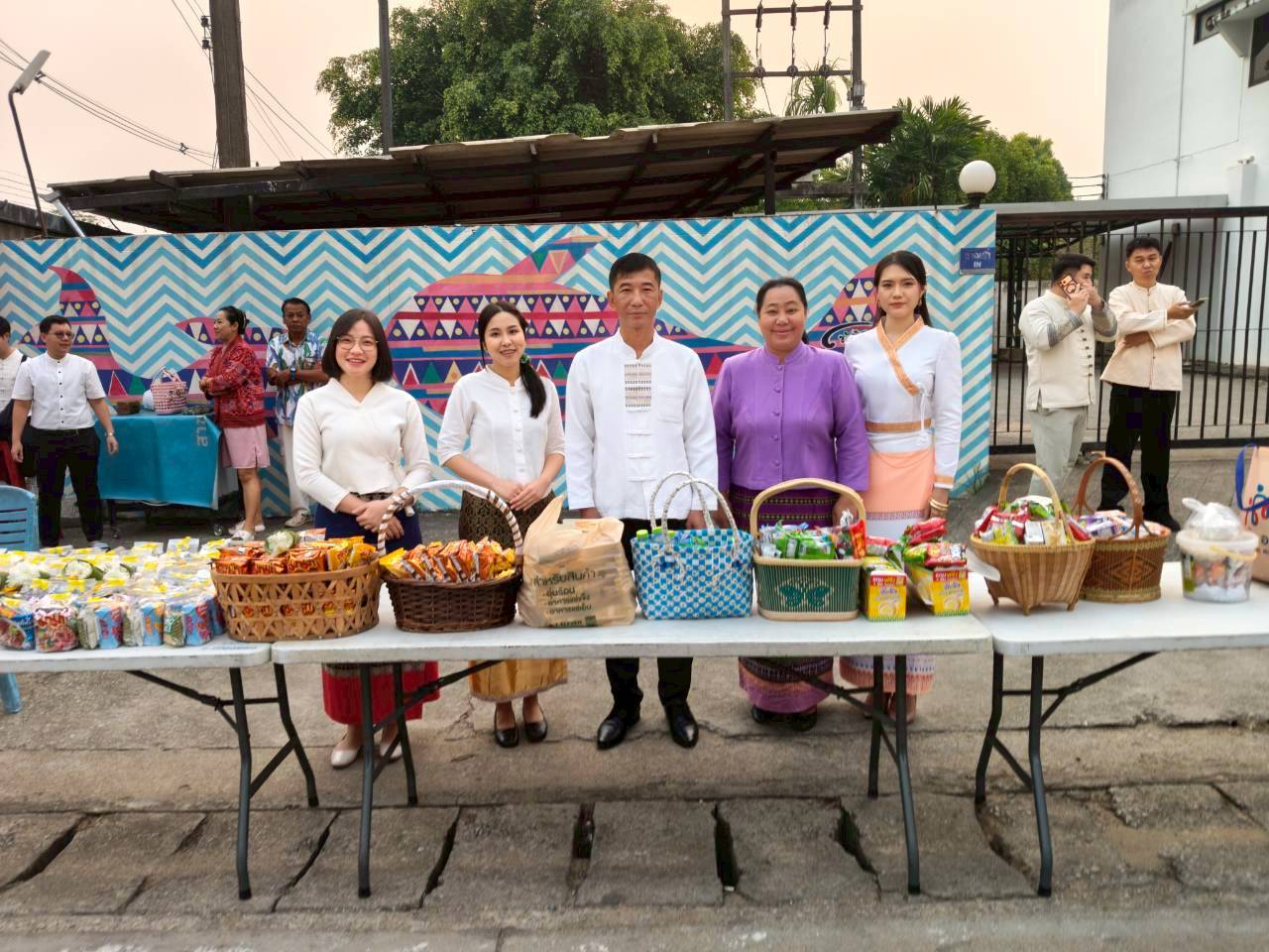 พช.เชียงของ ร่วมทำบุญตักบาตรรับสิริมงคล เนื่องในวันมหาสงกรานต์ ประจำปี 2569